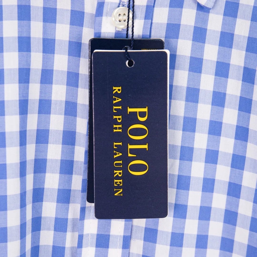 P280 zp version [exclusive supply] - Ralph Lauren/Ralph Lauren 2025SS four-season commuting style poplin cotton casual color 0.8 check blue label long-sleeved shirt - 100% restoration of workmanship. The entire garment is embedded with seams and clear edges. The upper back seams are reorganized for a better fit. ✅ - 100% cotton poplin cotton. Smooth to the touch. Pre-wash treatment. The yarn is tighter. ✅ - Custom dyed original pearlescent white buttons. Size divisions. ✅ - There is a special shaped chiffon foil inside the collar door tube. It is not easy to deform and pull. ✅ - RL refreshing plaid shirt. Compared with the simplicity of the solid color shirt, it is more naughty and colorful. It can be salty or sweet. Daily travel and travel. The production rate is very high. Color: light blue Size: S M L XL Number: WW10724